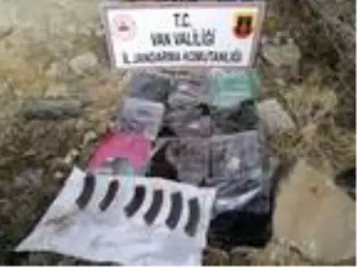 Van'da PKK operasyonunda 30 kilo sıvı eroin ele geçirildi Van'da PKK operasyonunda 30 kilo sıvı eroin ele geçirildi