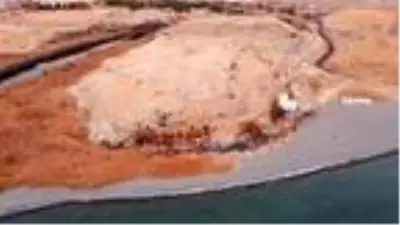 Van Gölü çekilince Urartular dönemine ait liman kalıntıları ortaya çıktı Van Gölü çekilince Urartular dönemine ait liman kalıntıları ortaya çıktı