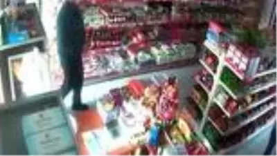 Yaşlı kadını evinde gasp ettiği iddiasıyla 3 zanlı yakalandı Yaşlı kadını evinde gasp ettiği iddiasıyla 3 zanlı yakalandı