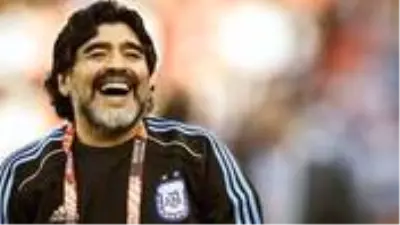 Yıllar önce Türkiye'ye gelen Maradona, 'Maraba Televole' ile program jeneriğine konu oldu Yıllar önce Türkiye'ye gelen Maradona, 'Maraba Televole' ile program jeneriğine konu oldu