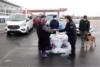 Yozgat'ta jandarma ekipleri kadına yönelik şiddete dikkat çekti Yozgat'ta jandarma ekipleri kadına yönelik şiddete dikkat çekti
