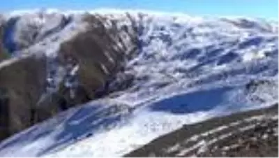Yüksek kesimlere kar yağınca besiciler hayvanlarını ovaya indirdi Yüksek kesimlere kar yağınca besiciler hayvanlarını ovaya indirdi