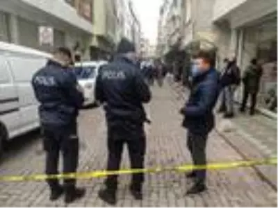 Zeytinburnu'nda silahlı sopalı kavga: 2 yaralı Zeytinburnu'nda silahlı sopalı kavga: 2 yaralı