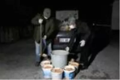 Ziraat mühendisi ve eşi, salgın döneminde sokak hayvanlarını besliyor Ziraat mühendisi ve eşi, salgın döneminde sokak hayvanlarını besliyor