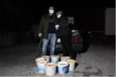 Ziraat mühendisi ve eşi, salgın döneminde sokak hayvanlarını besliyor Ziraat mühendisi ve eşi, salgın döneminde sokak hayvanlarını besliyor