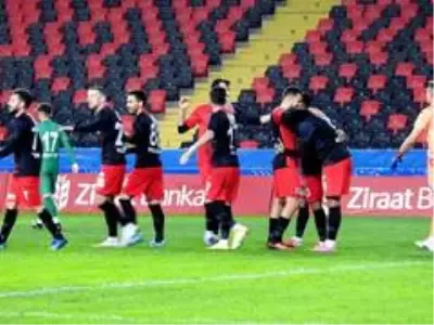 Ziraat Türkiye Kupası: Gaziantep FK: 3 Serik Belediyespor: 0 Ziraat Türkiye Kupası: Gaziantep FK: 3 Serik Belediyespor: 0