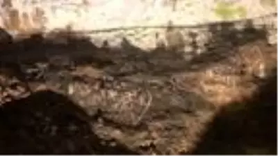 3 bin yıllık mağaranın duvarlarını yazı tahtasına çevirdiler 3 bin yıllık mağaranın duvarlarını yazı tahtasına çevirdiler