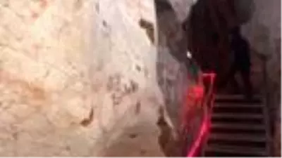 3 bin yıllık mağaranın duvarlarını yazı tahtasına çevirdiler 3 bin yıllık mağaranın duvarlarını yazı tahtasına çevirdiler