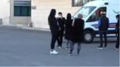 3 kişinin lüks cipte ölümünün ardından cenazeler yakınlarına teslim edildi 3 kişinin lüks cipte ölümünün ardından cenazeler yakınlarına teslim edildi