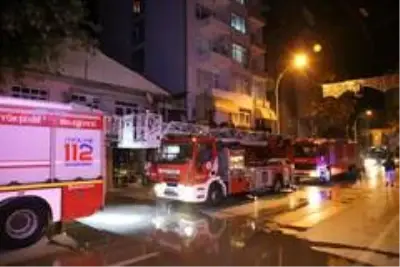 6 katlı binada sıkışan doğalgaz bomba gibi patladı 6 katlı binada sıkışan doğalgaz bomba gibi patladı