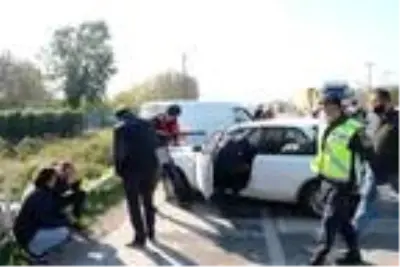 Adapazarı'nda zincirleme kaza: 2 yaralı Adapazarı'nda zincirleme kaza: 2 yaralı