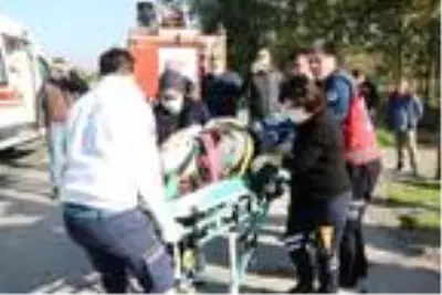 Adapazarı'nda zincirleme kaza: 2 yaralı Adapazarı'nda zincirleme kaza: 2 yaralı