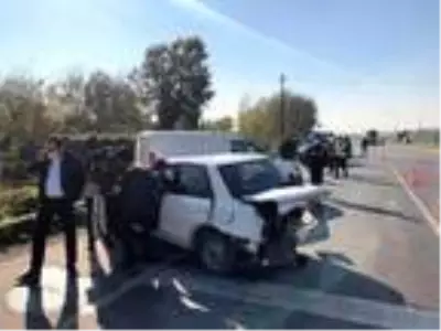 Adapazarı'nda zincirleme kaza: 2 yaralı Adapazarı'nda zincirleme kaza: 2 yaralı