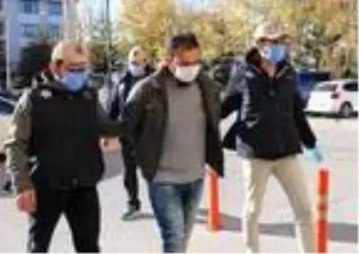 Afyonkarahisar'da yakalanan Iraklı 2 DEAŞ şüphelisi adliyede Afyonkarahisar'da yakalanan Iraklı 2 DEAŞ şüphelisi adliyede