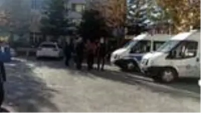 AFYONKARAHİSAR - Terör örgütü DEAŞ operasyonunda yakalanan iki zanlı adliyeye sevk edildi AFYONKARAHİSAR - Terör örgütü DEAŞ operasyonunda yakalanan iki zanlı adliyeye sevk edildi