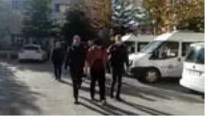 AFYONKARAHİSAR - Terör örgütü DEAŞ operasyonunda yakalanan iki zanlı adliyeye sevk edildi AFYONKARAHİSAR - Terör örgütü DEAŞ operasyonunda yakalanan iki zanlı adliyeye sevk edildi