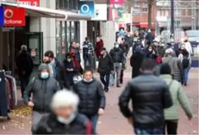 Almanya'da korona önlemleri daha da sıkılaştırıldı Almanya'da korona önlemleri daha da sıkılaştırıldı
