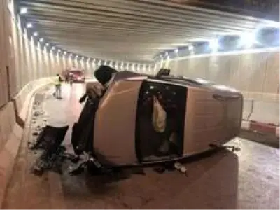 Alt geçitte takla atan otomobilden yaralı kurtuldu Alt geçitte takla atan otomobilden yaralı kurtuldu