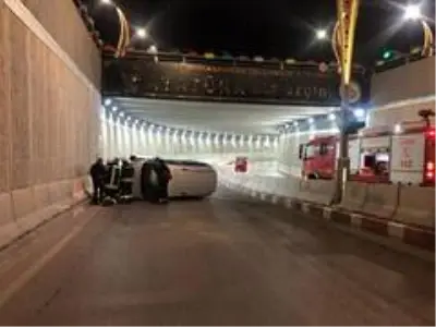 Alt geçitte takla atan otomobilden yaralı kurtuldu Alt geçitte takla atan otomobilden yaralı kurtuldu