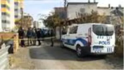 Annesini 20 yerinden bıçaklayarak öldürdü Annesini 20 yerinden bıçaklayarak öldürdü