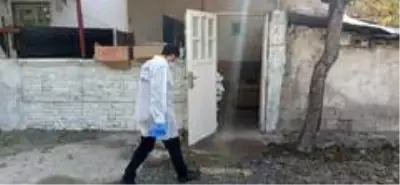 Annesini bıçaklayarak öldürdü Annesini bıçaklayarak öldürdü