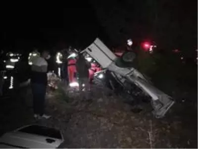 Araçta sıkışan vatandaşı itfaiye ekipleri kurtardı Araçta sıkışan vatandaşı itfaiye ekipleri kurtardı