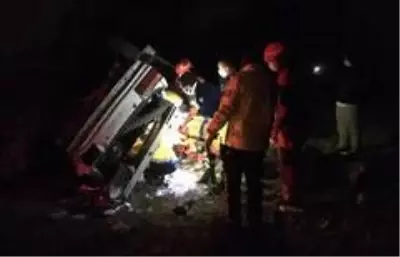 Araçta sıkışan vatandaşı itfaiye ekipleri kurtardı Araçta sıkışan vatandaşı itfaiye ekipleri kurtardı