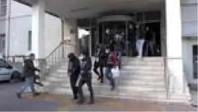 Son dakika haberleri | Aranan 17 kişi eş zamanlı operasyonla yakalandı Son dakika haberleri | Aranan 17 kişi eş zamanlı operasyonla yakalandı