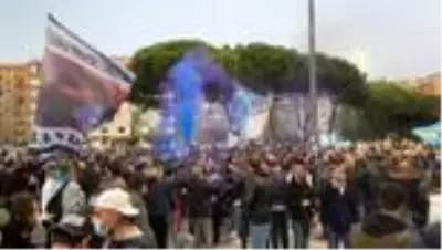 Arjantinli efsane futbolcu Maradona, Napoli San Paolo Stadı'nın girişinde anıldı Arjantinli efsane futbolcu Maradona, Napoli San Paolo Stadı'nın girişinde anıldı