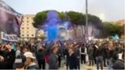 Arjantinli efsane futbolcu Maradona, Napoli San Paolo Stadı'nın girişinde anıldı Arjantinli efsane futbolcu Maradona, Napoli San Paolo Stadı'nın girişinde anıldı