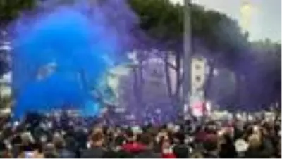 Arjantinli efsane futbolcu Maradona, Napoli San Paolo Stadı'nın girişinde anıldı Arjantinli efsane futbolcu Maradona, Napoli San Paolo Stadı'nın girişinde anıldı