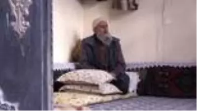 Asırlık çınar Bekir dede sağlığını doğal beslenmeye ve stressiz yaşama borçlu Asırlık çınar Bekir dede sağlığını doğal beslenmeye ve stressiz yaşama borçlu