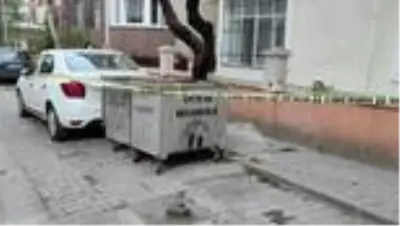 Avcılar'da çöp konteynerinin yanında bebek cesedi bulundu Avcılar'da çöp konteynerinin yanında bebek cesedi bulundu