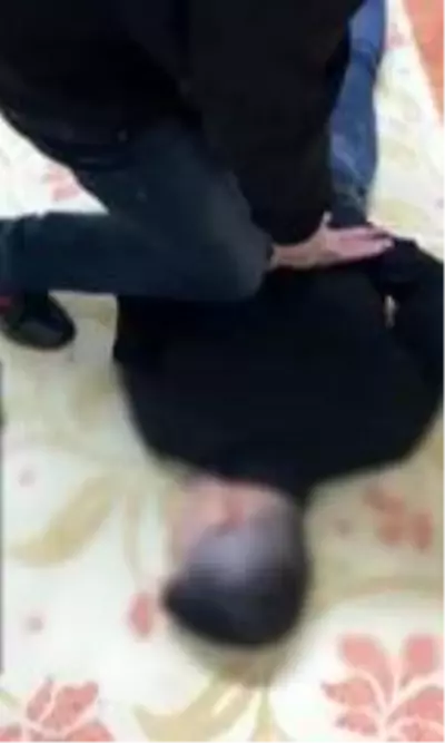 Son dakika... Uygur Türkü'nü vuran zanlının yakalanma anı kamerada Son dakika... Uygur Türkü'nü vuran zanlının yakalanma anı kamerada