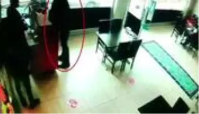 Ayrıldığı erkek arkadaşından para almak için iş yerini kurşunlattı Ayrıldığı erkek arkadaşından para almak için iş yerini kurşunlattı
