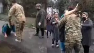 Azerbaycanlı anne, Karabağ'a yolladığı oğlunu ayaklarına kapanarak karşıladı Azerbaycanlı anne, Karabağ'a yolladığı oğlunu ayaklarına kapanarak karşıladı