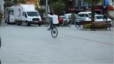Balıkesir'de 11 yaşındaki Hasan Taha bisiklet cambazı oldu Balıkesir'de 11 yaşındaki Hasan Taha bisiklet cambazı oldu
