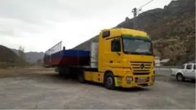 Baraj dubasının Trabzon'dan Adana'ya 750 km'lik zorlu yolculuğu Baraj dubasının Trabzon'dan Adana'ya 750 km'lik zorlu yolculuğu