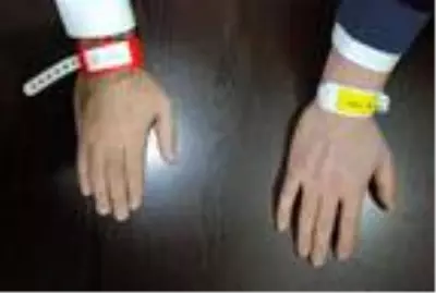 Bartın'da koronavirüs hastalarına barkodlu bileklik takıldı Bartın'da koronavirüs hastalarına barkodlu bileklik takıldı