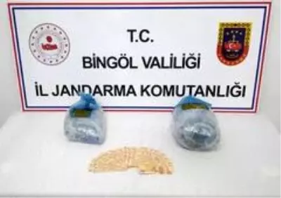 Bingöl'de uyuşturucu ve sahte parayla yakalanan 2 şüpheli tutuklandı Bingöl'de uyuşturucu ve sahte parayla yakalanan 2 şüpheli tutuklandı