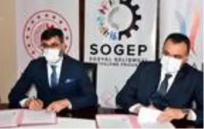 Son dakika: Bitlisli kadınlar yerli tohum ve yöresel ürünler üretecek Son dakika: Bitlisli kadınlar yerli tohum ve yöresel ürünler üretecek