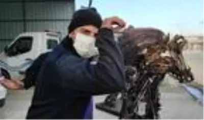 Bu kez Nusret'e benzeyen metal heykel yaptı Bu kez Nusret'e benzeyen metal heykel yaptı