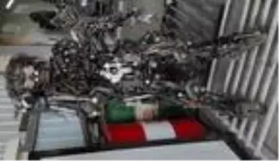 Bu kez Nusret'e benzeyen metal heykel yaptı Bu kez Nusret'e benzeyen metal heykel yaptı