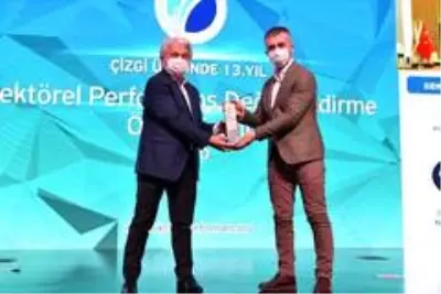 Cansu'ya sektörel performans ödülü Cansu'ya sektörel performans ödülü