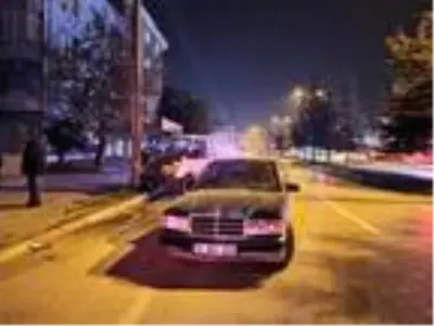 Son dakika haber | Çarpıp kaçan kamyoneti takip eden otomobil sürücüsü kazaya yol açtı: 1 yaralı Son dakika haber | Çarpıp kaçan kamyoneti takip eden otomobil sürücüsü kazaya yol açtı: 1 yaralı