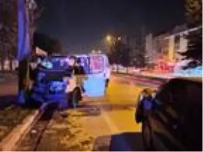 Son dakika haber | Çarpıp kaçan kamyoneti takip eden otomobil sürücüsü kazaya yol açtı: 1 yaralı Son dakika haber | Çarpıp kaçan kamyoneti takip eden otomobil sürücüsü kazaya yol açtı: 1 yaralı