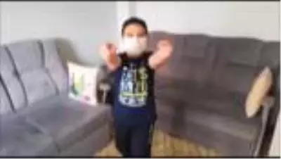 Son dakika haber... Çocuklar sağlık çalışanları için klip çekti Son dakika haber... Çocuklar sağlık çalışanları için klip çekti