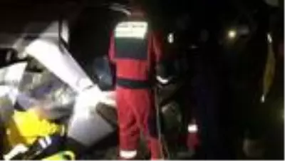Devrilen otomobilin altında kalan sürücü kurtarıldı Devrilen otomobilin altında kalan sürücü kurtarıldı