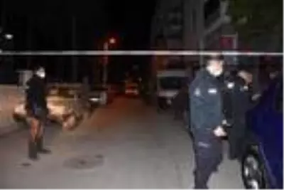 Son dakika haberi | Devriye gezen polis ekipleri, iki farklı sokakta 3 yaralı buldu Son dakika haberi | Devriye gezen polis ekipleri, iki farklı sokakta 3 yaralı buldu