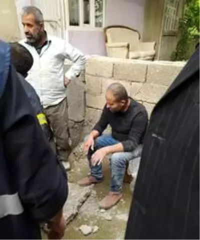 Duvar işçinin üzerine çöktü Duvar işçinin üzerine çöktü